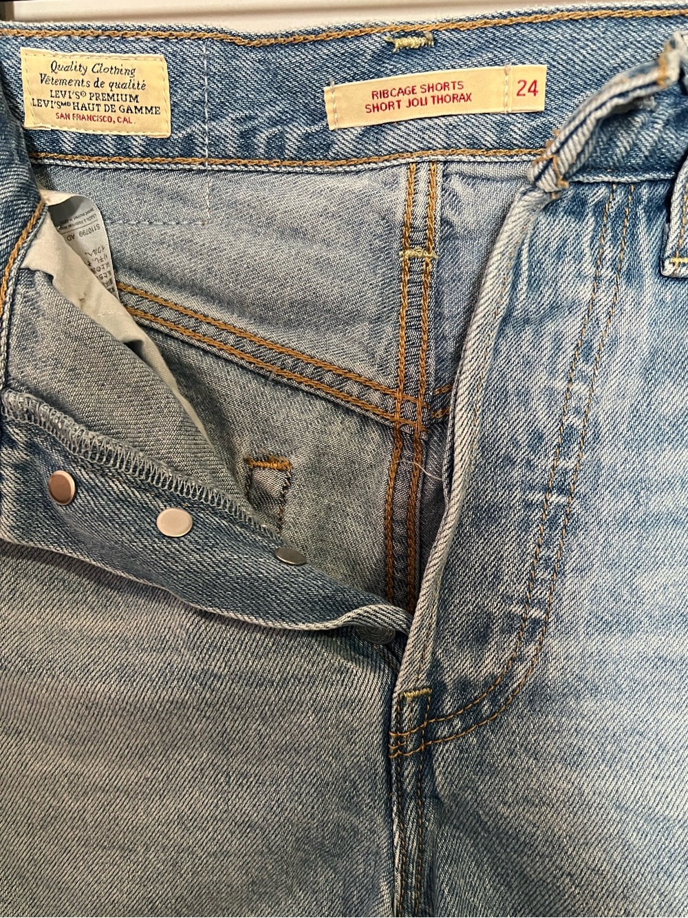 Levi’s Ribcage Shorts Size 24 - Picture 4 of 5